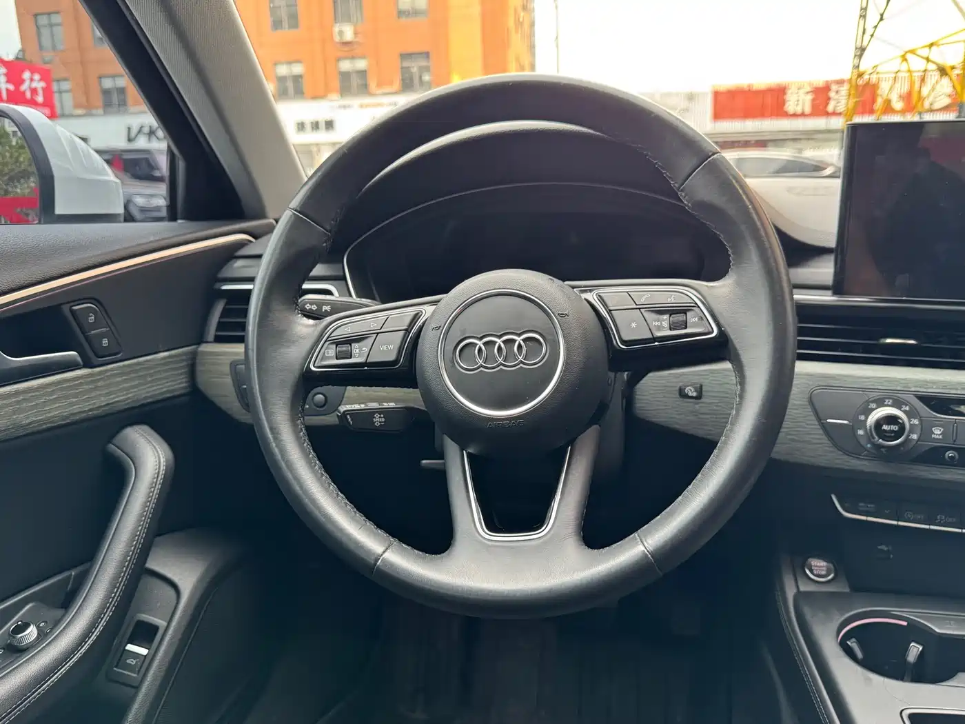 Photo 13 - Audi A4L
