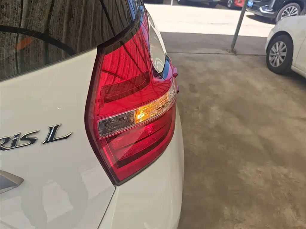 Toyota YARiS L Zhi Xuan 2016 Facelift 1.5G CVT Dynamic Edition фото 8