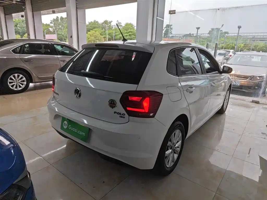 VOLKSWAGEN POLO