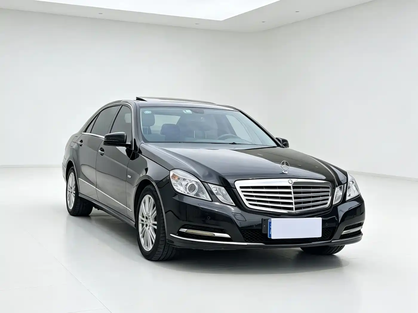 Mercedes-Benz E-Class 2012 E 200 L CGI Elegance фото 3