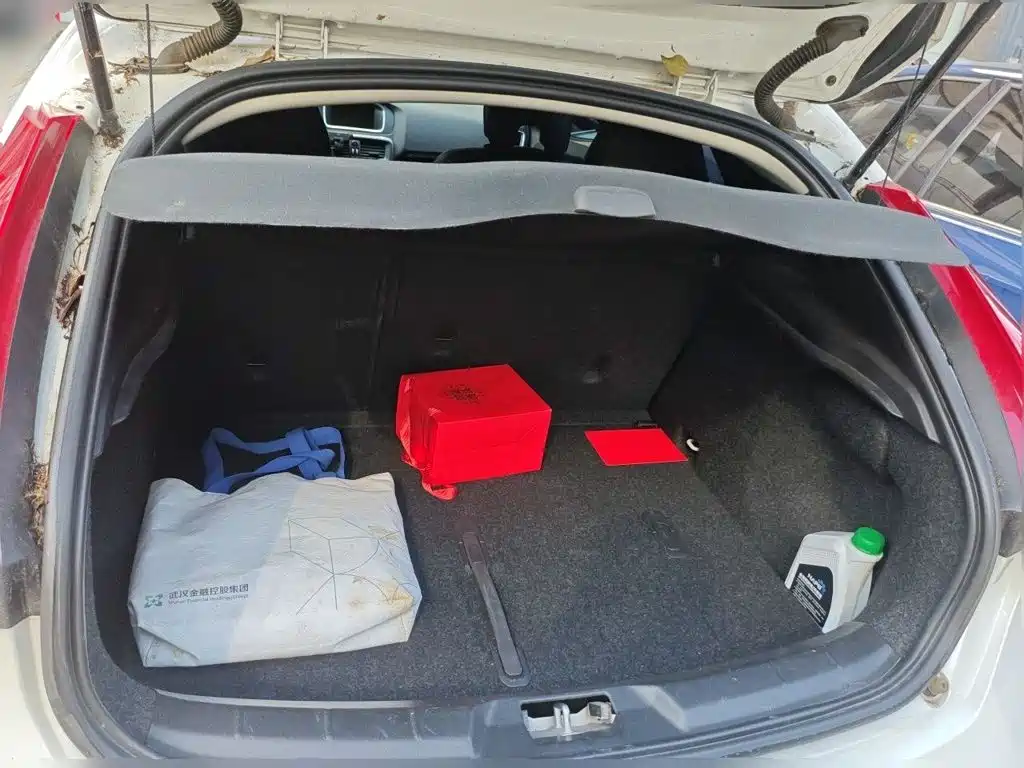 Volvo V40 2018 2018 T3 R-Design Edition