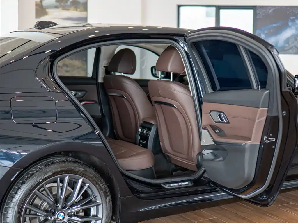BMW 3 Series 2024 325Li M Sport Shadowline Package фото 17