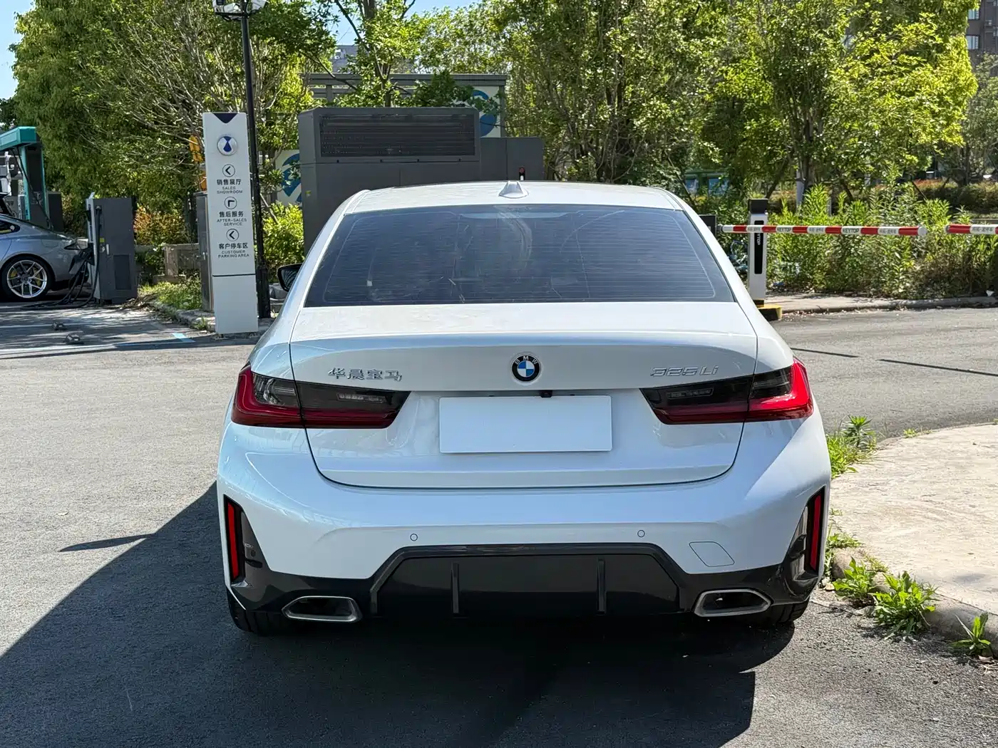 BMW 3 Series 2023 325Li M Sport Package фото 13