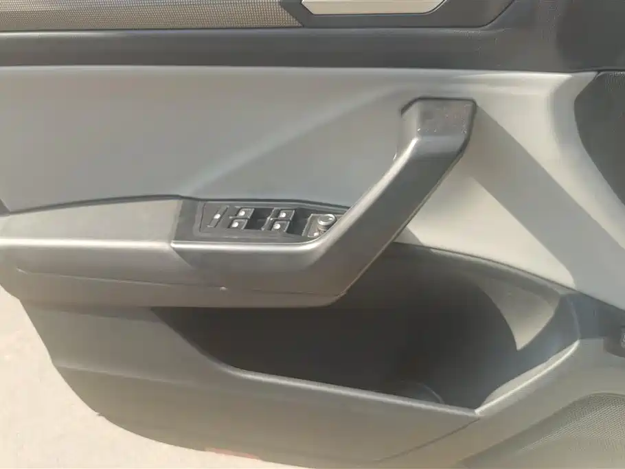 VOLKSWAGEN T ROC EXPLORING SONGS