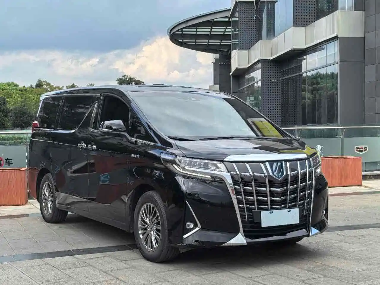 Toyota Alphard 2021 Hybrid 2.5L Premium фото 3