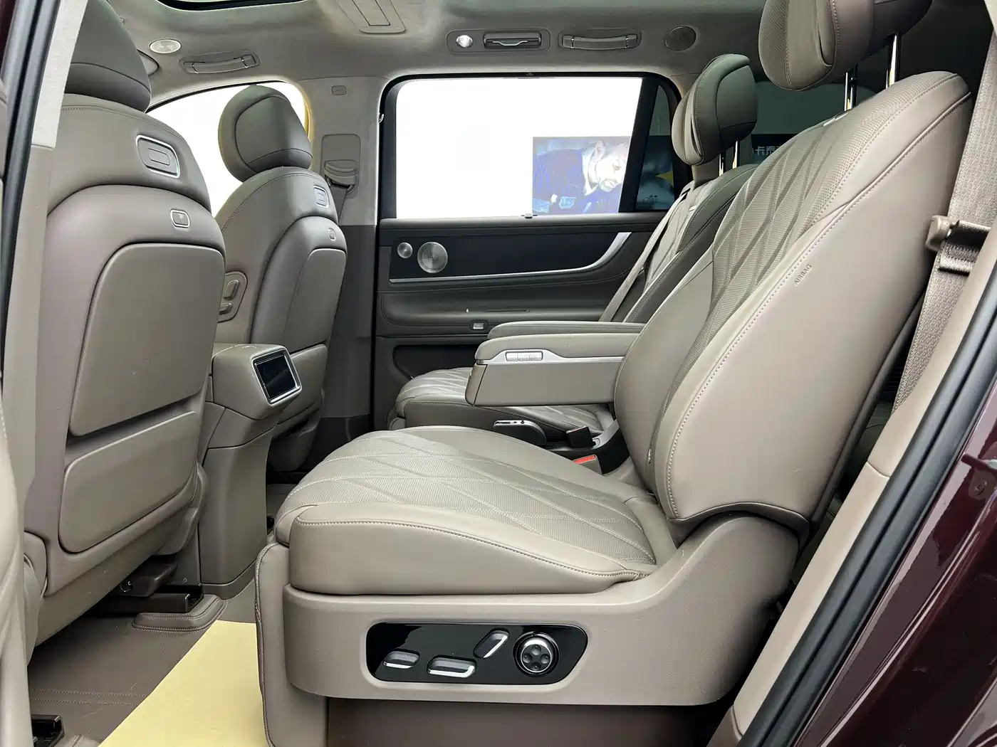 AITO Wenjie AITO M9 2025 Extended Range Ultra 52kWh 6-Seater фото 3