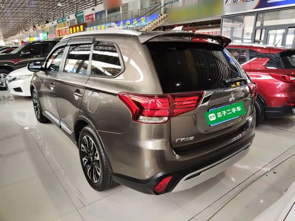 Photo 23 - Mitsubishi Outlander