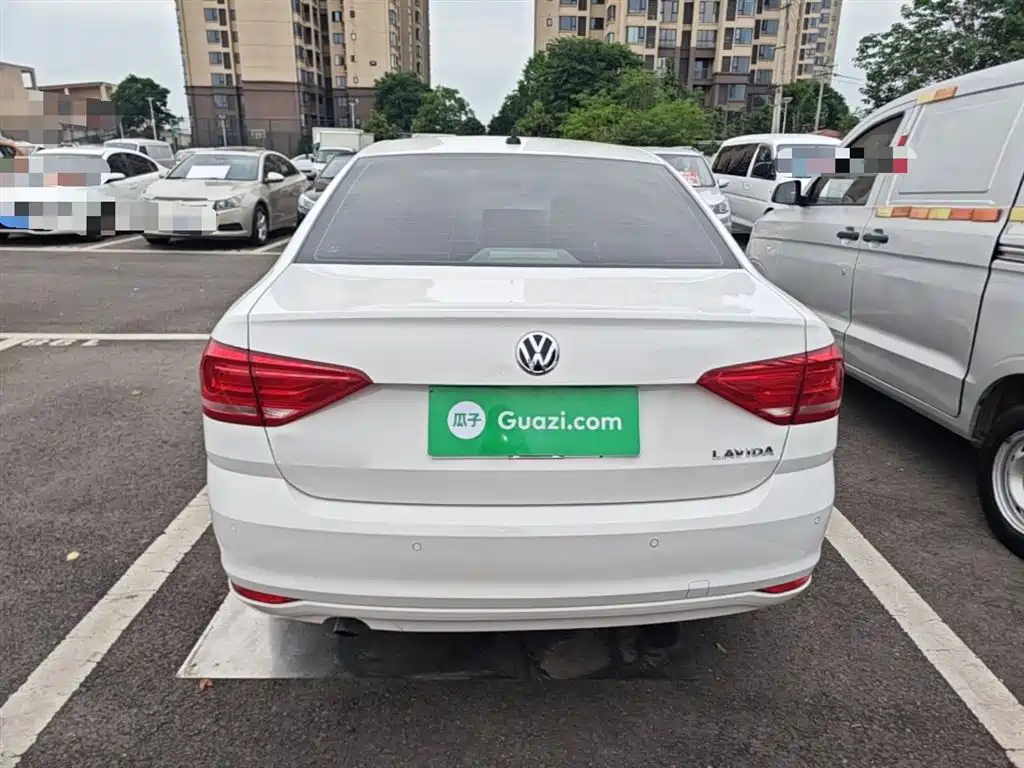 Volkswagen Lavida 2017 1.6L Manual Trend Edition фото 6