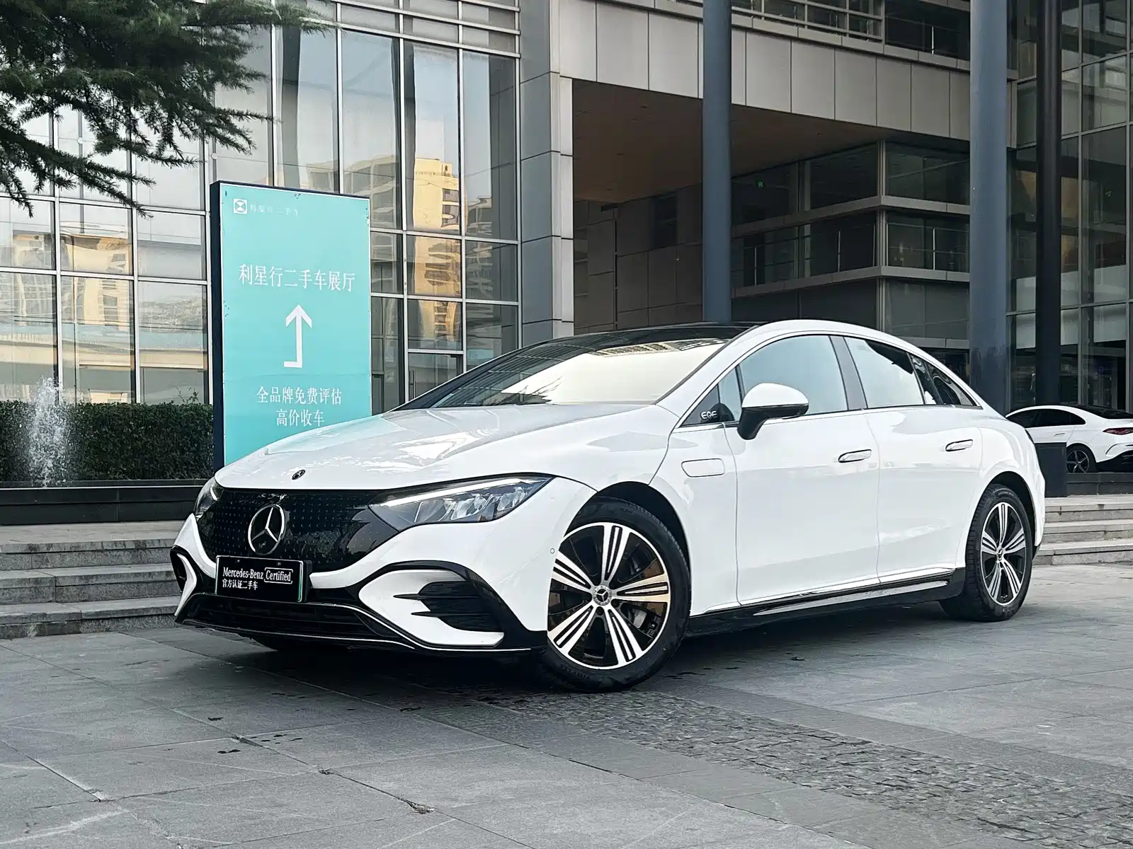 Фото 1 - Mercedes-Benz EQE