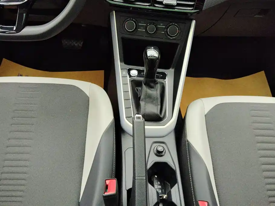 Volkswagen Polo 2021 Plus 1.5L Automatic Colorful Tech Edition фото 16