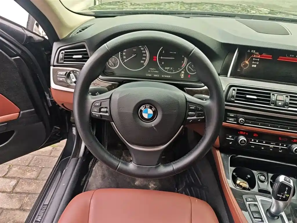 BMW 5 Series 2014 528Li Leading Edition фото 7