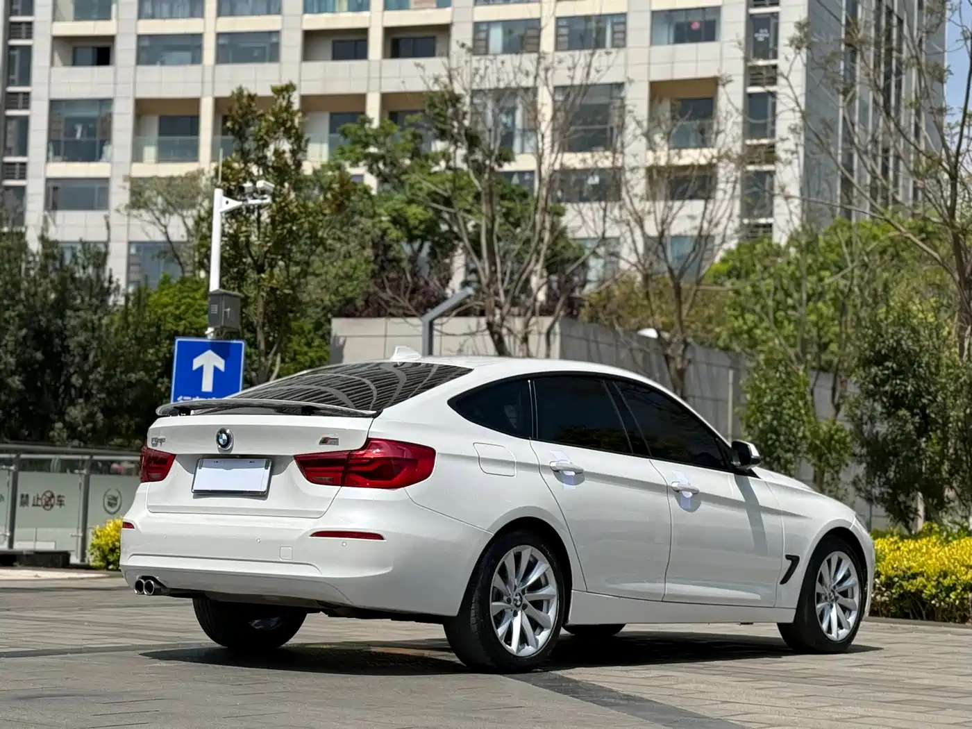 BMW 3 Series GT 2017 320i Fashion фото 7