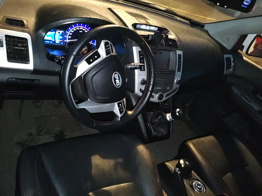 BYD S6 2015 2014 Model 1.5TI Manual Premium 7-Seater