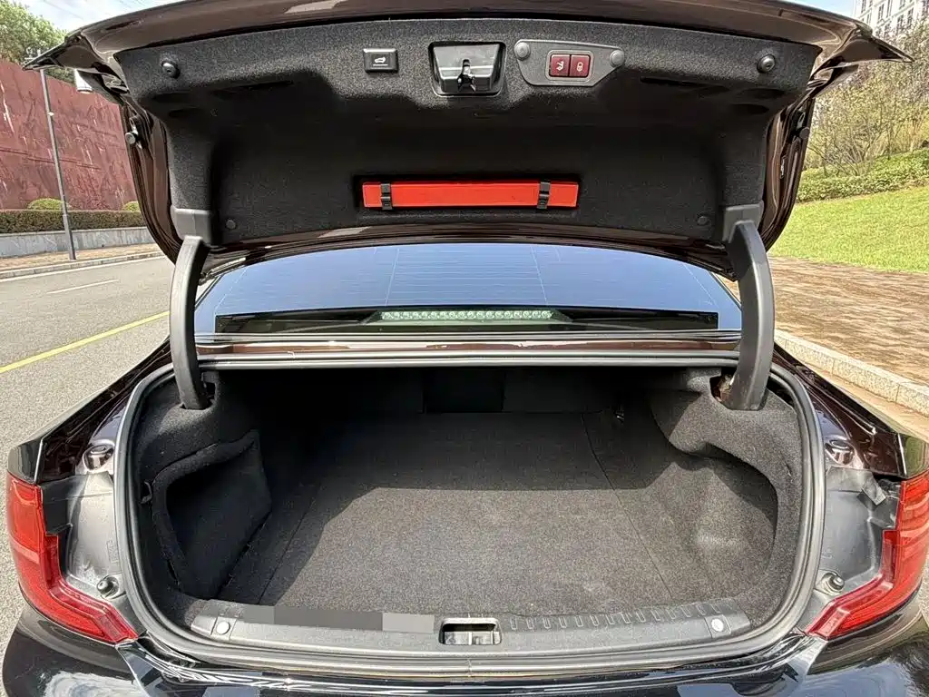 Фото 14 - Volvo S90
