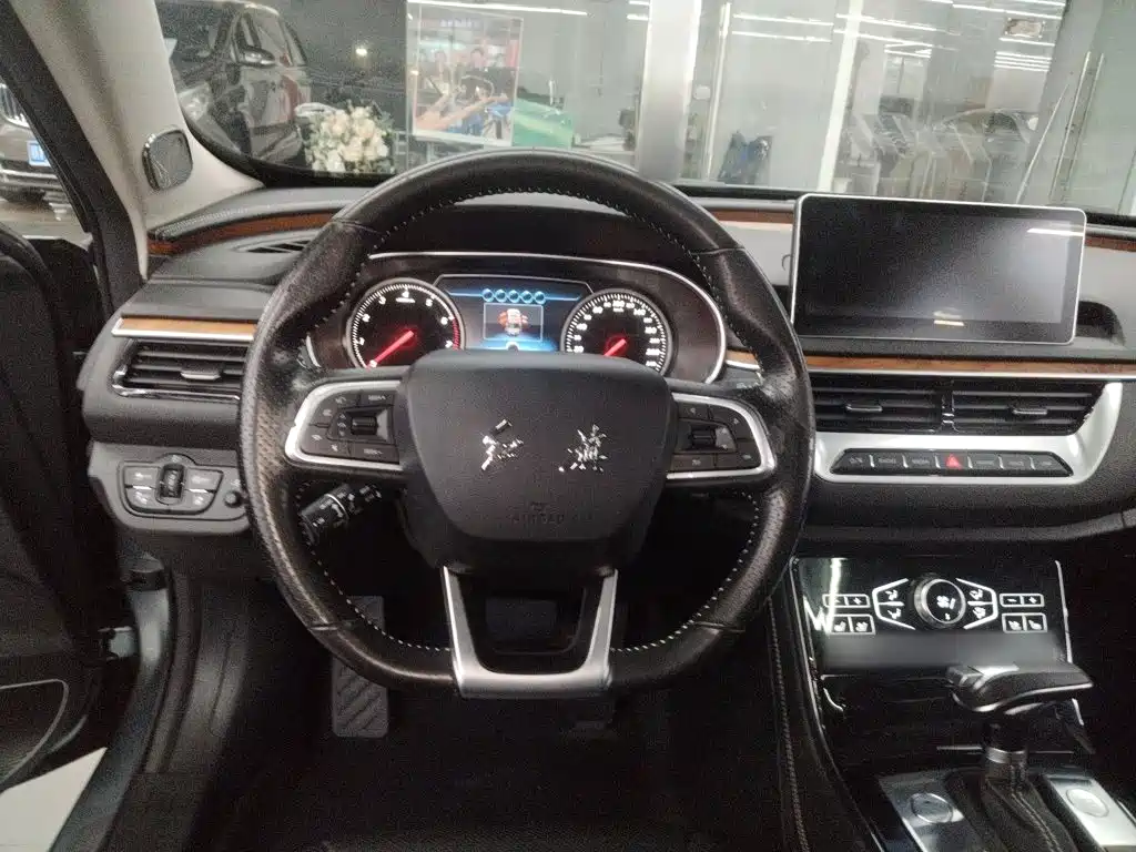 Hongqi H5 2018 2018 30TD Smart Connected Royal Edition