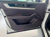 Photo 11 - Porsche Cayenne