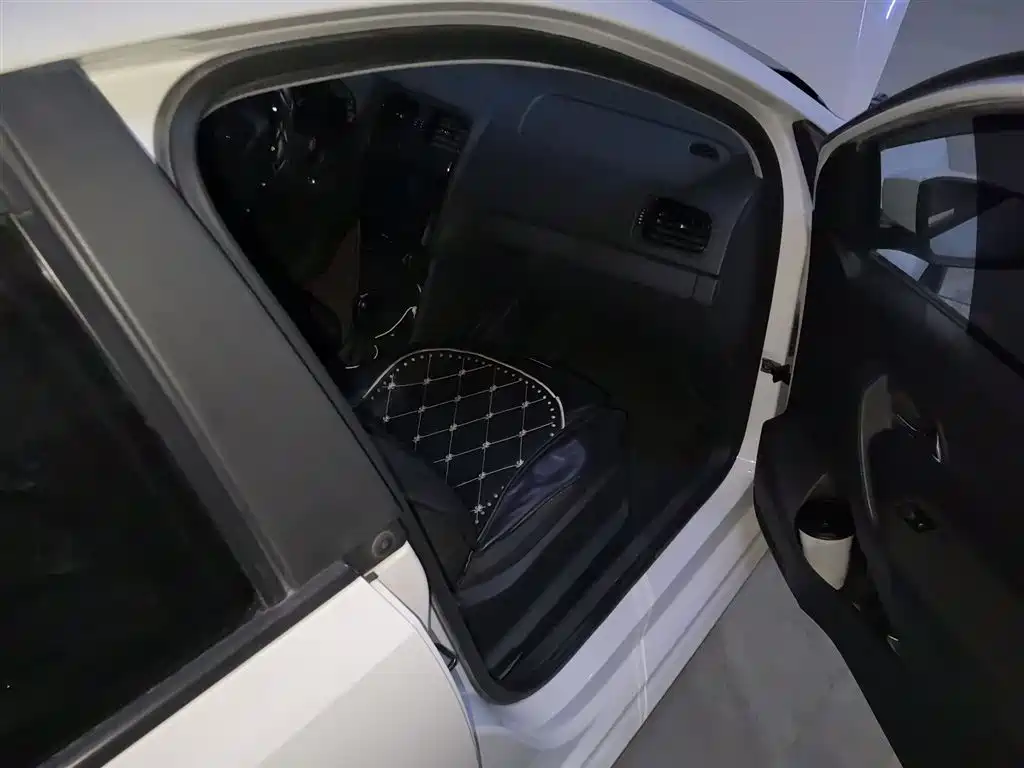 Volkswagen Polo 2016 1.4L Automatic Trend фото 20