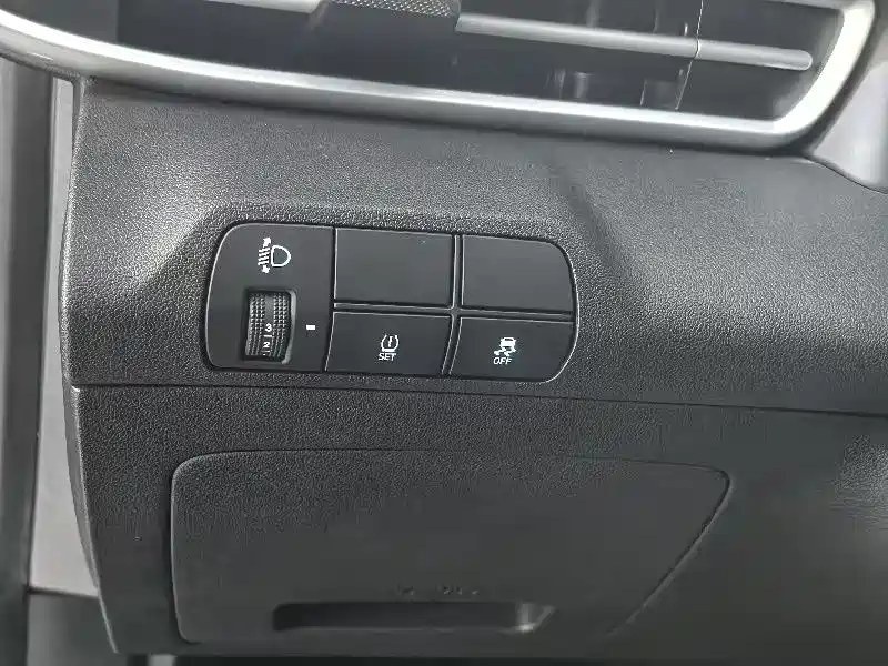 Hyundai Elantra 2021 1.5L CVT GLX Elite Edition фото 11