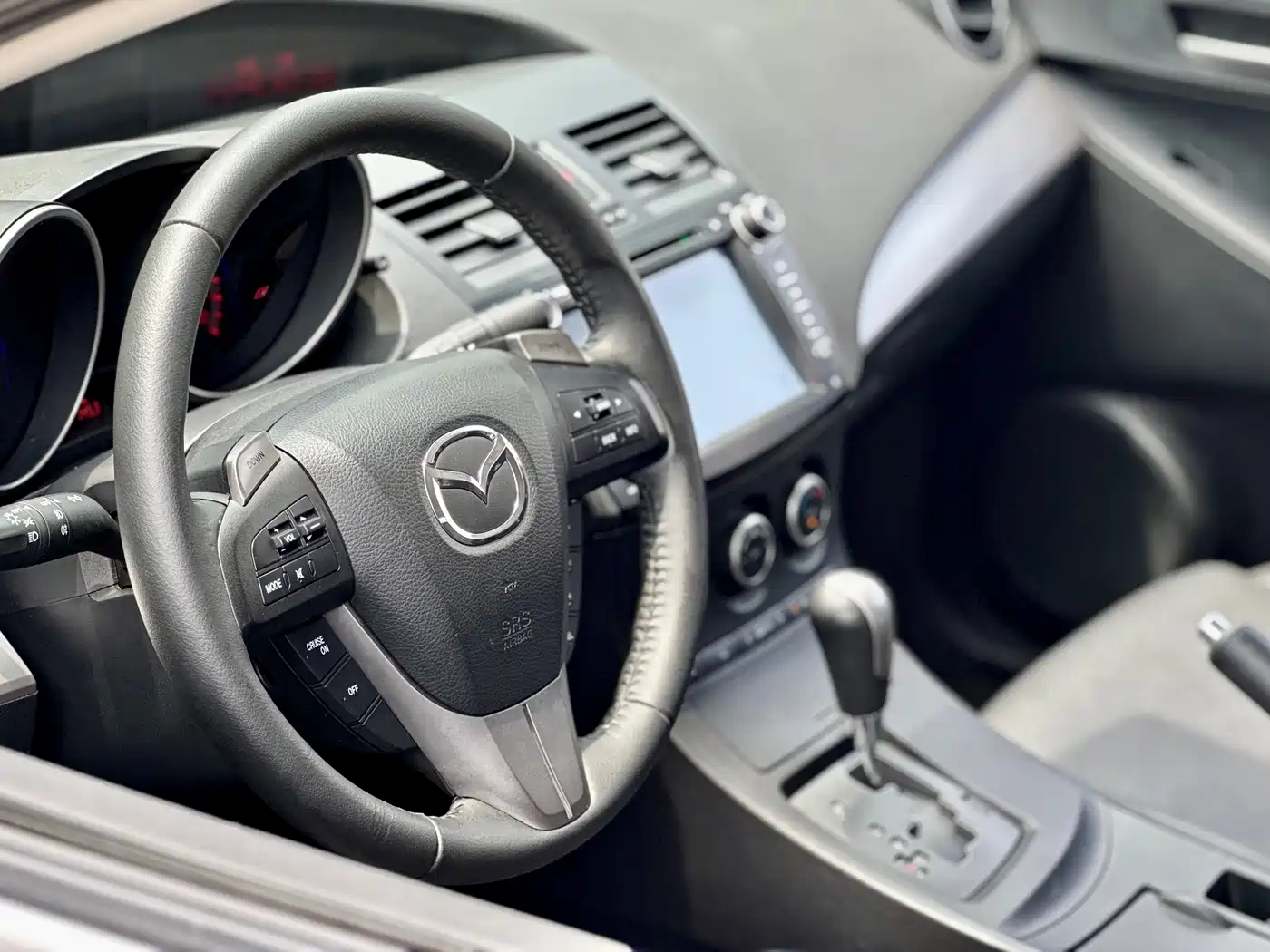 Mazda Mazda3 Axela 2013 2011 Sedan 2.0L Automatic Luxury