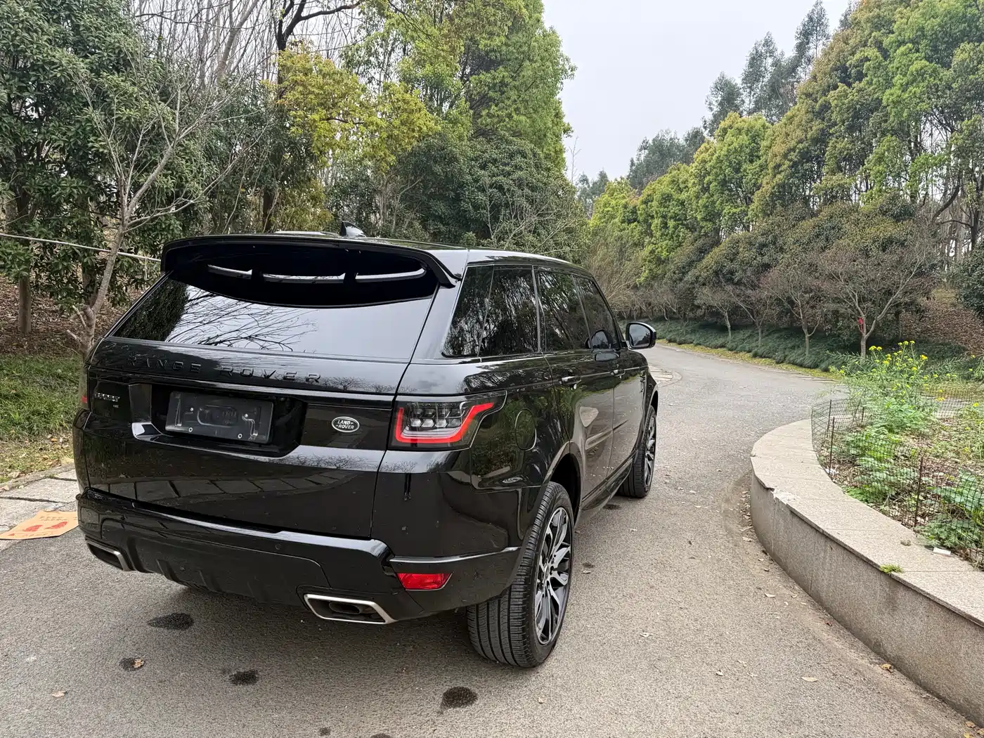 Land Rover Range Rover Sport 2022 3.0 L6 Gloss Black Edition фото 11