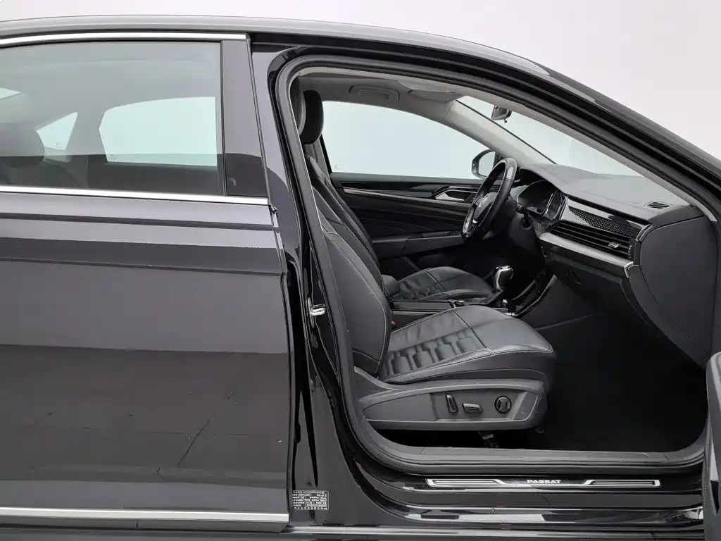 Фото 23 - Volkswagen Passat