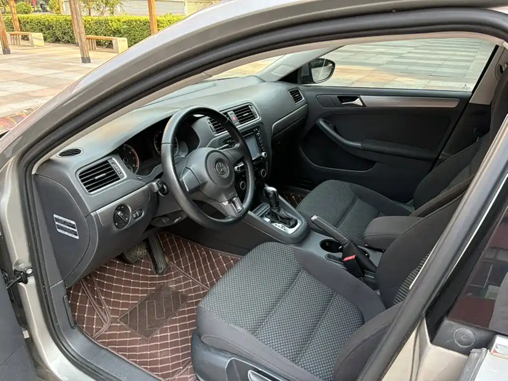 Photo 11 - Volkswagen Sagitar
