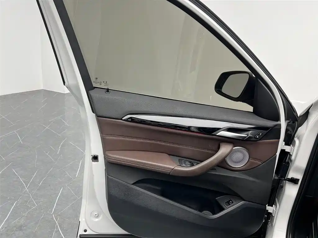 BMW X1 2021 sDrive25Li Leading фото 12