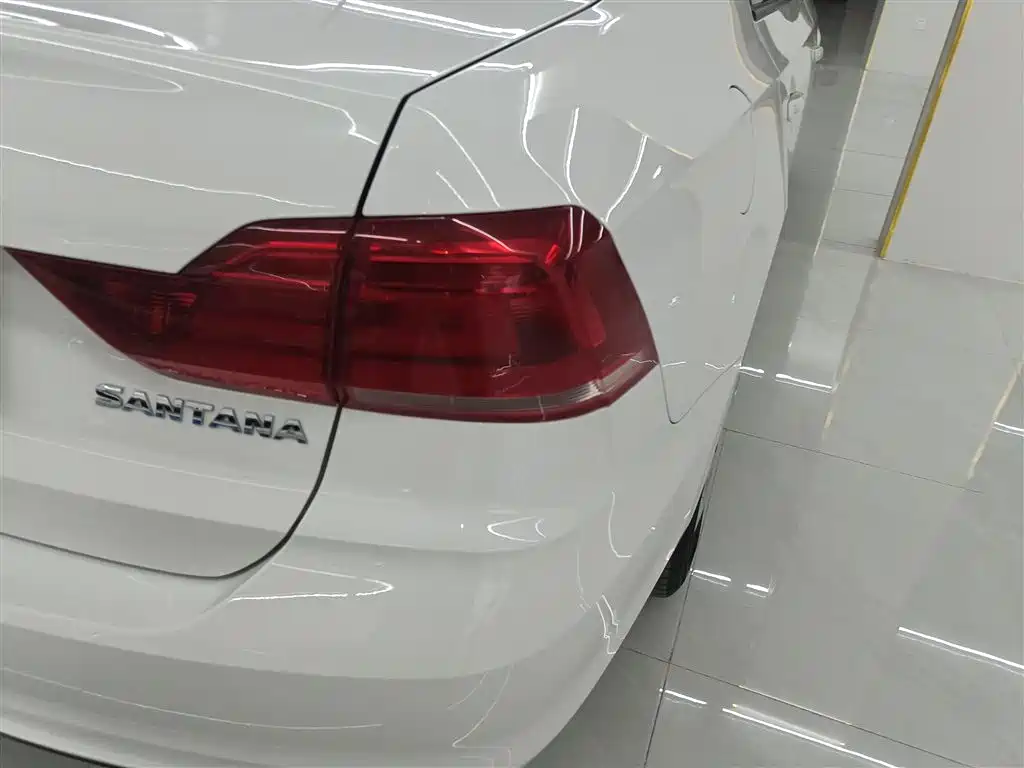 VOLKSWAGEN SANTANA