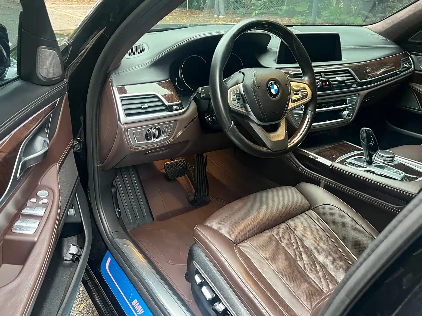 BMW 7 Series 2017 740Li xDrive Luxury Edition фото 8