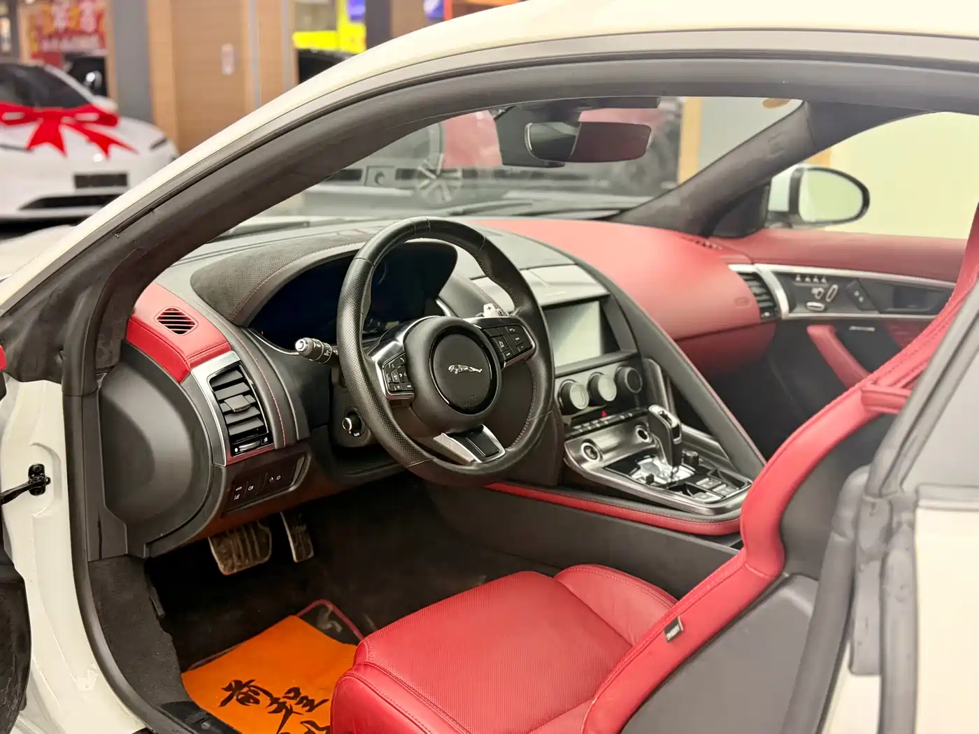 Jaguar F-TYPE 2022 P300 Hardtop R-DYNAMIC BLACK фото 13