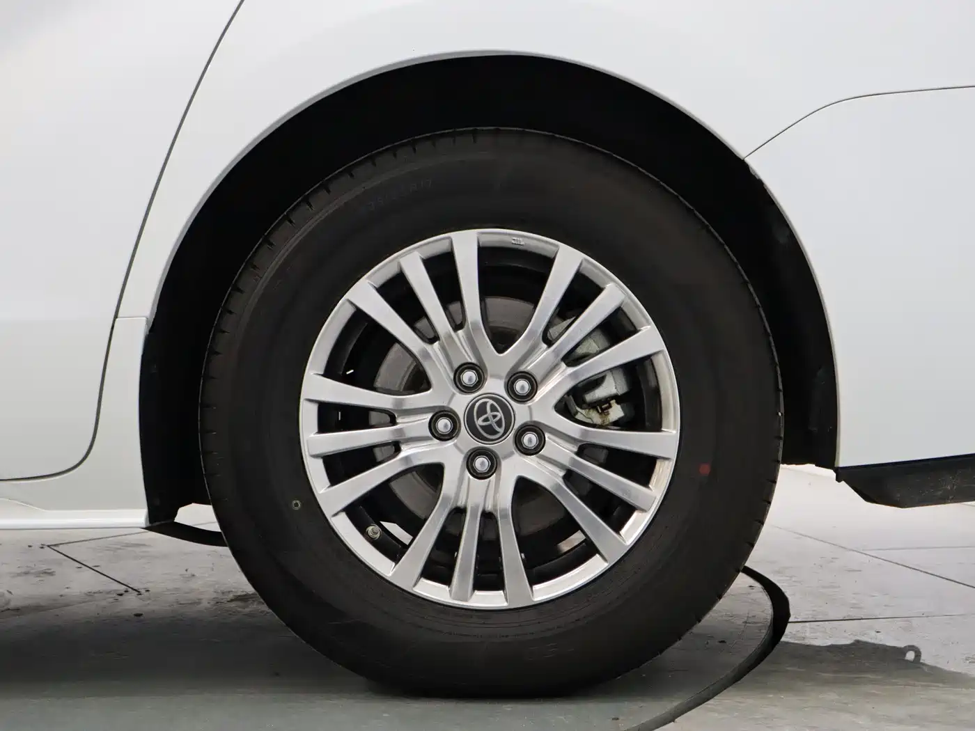 Toyota Sienna 2023 2.5L Hybrid Comfort Edition фото 11