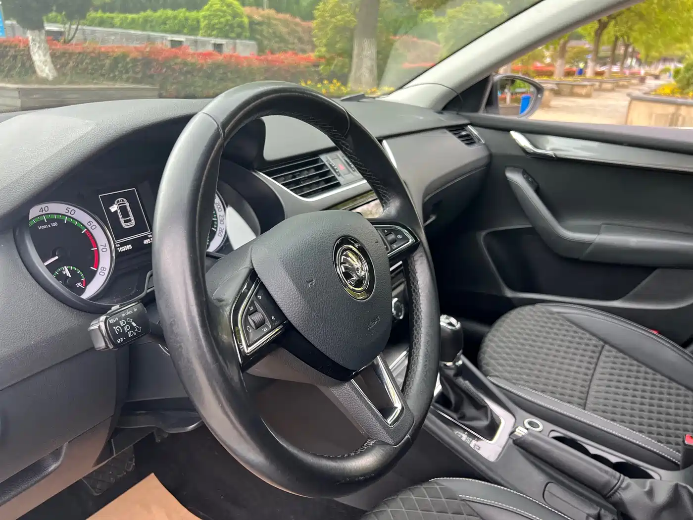 Škoda Octavia 2018 Model Wagon TSI280 DSG Luxury Edition фото 10