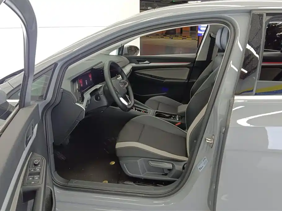 Volkswagen Golf 2023 Facelift 280TSI DSG Pro фото 9