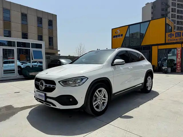 MERCEDES-BENZ GLA