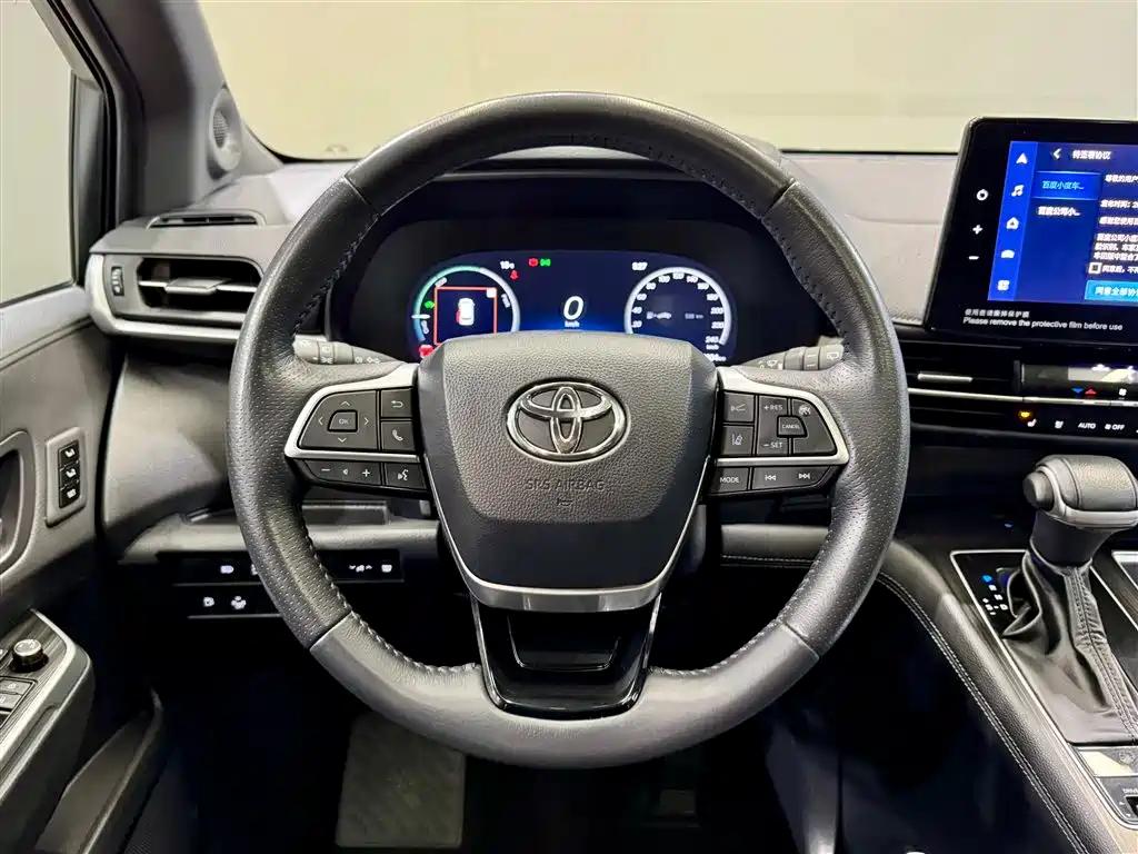 Toyota Sienna 2023 2.5L Hybrid Platinum Edition фото 14