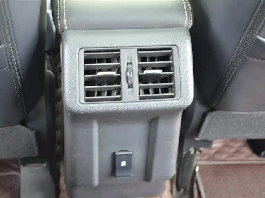Mitsubishi Outlander 2021 2.4L 4WD Deluxe Edition 7-Seater фото 10