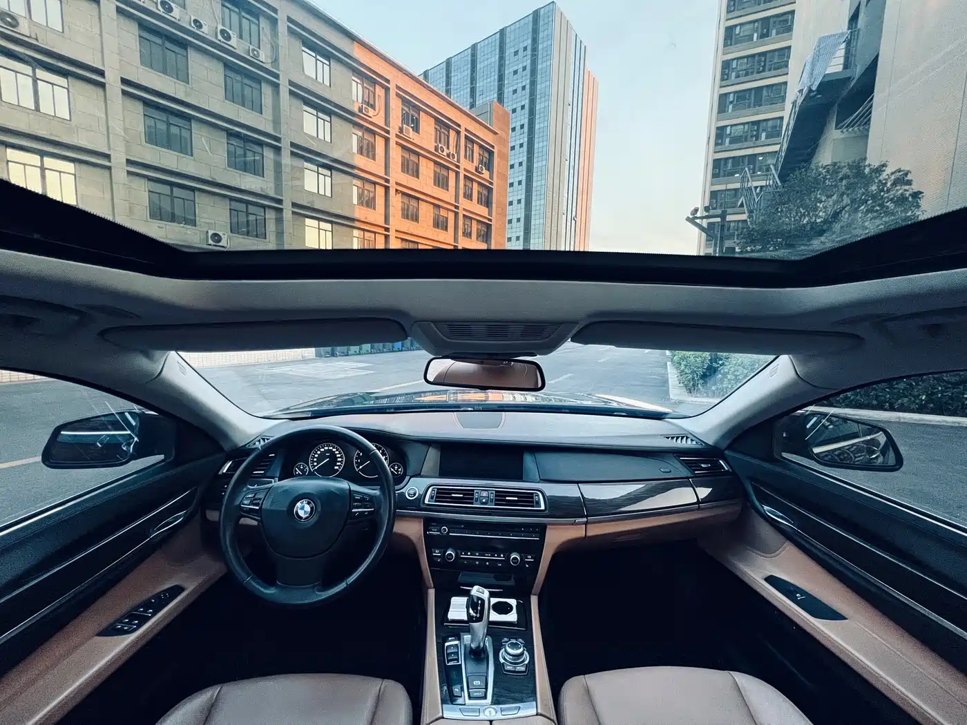 BMW 7 Series 2009 Model 740Li Leading Edition фото 9