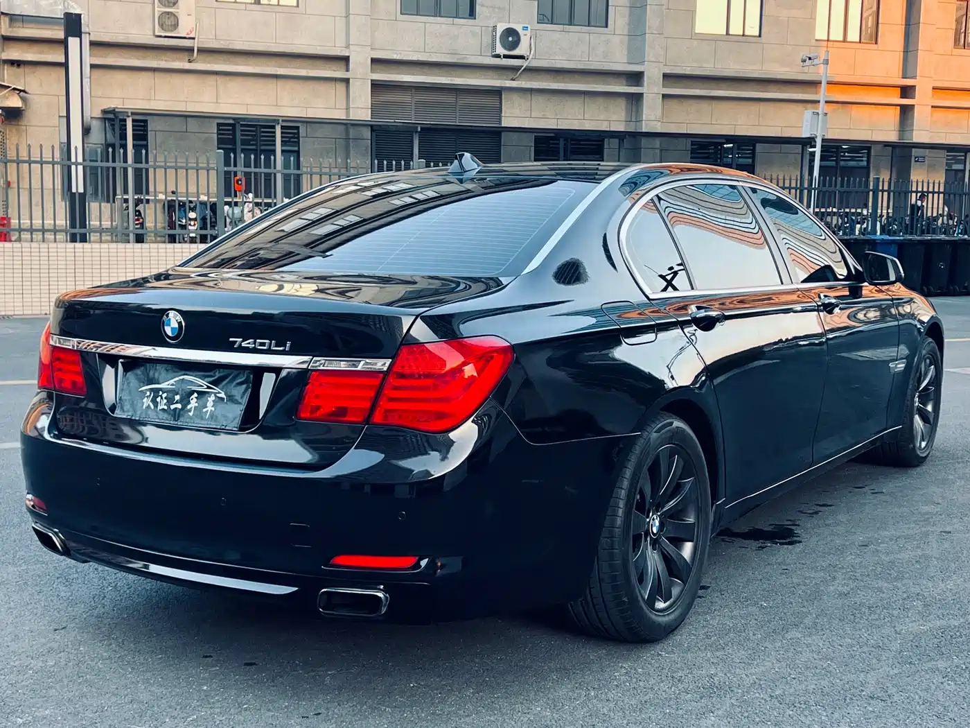 BMW 7 Series 2009 Model 740Li Leading Edition фото 7