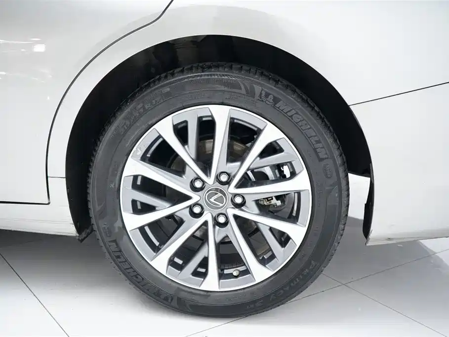 Lexus ES 2022 200 Excellence Edition фото 10