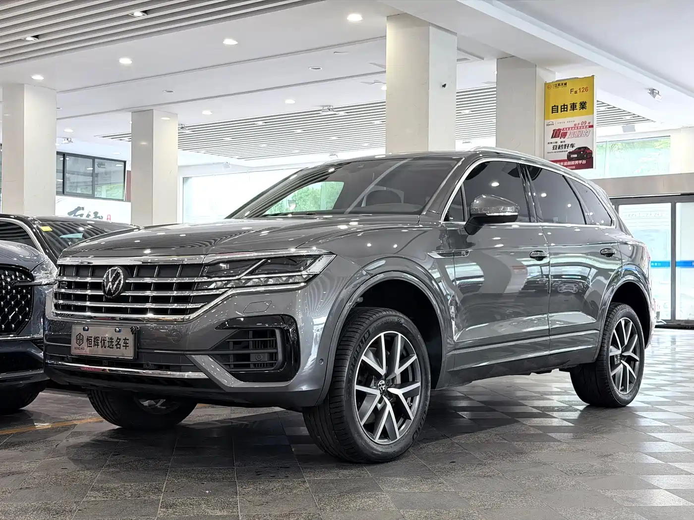 Volkswagen Touareg 2023 3.0TSI R-Line Classic Sports Package
