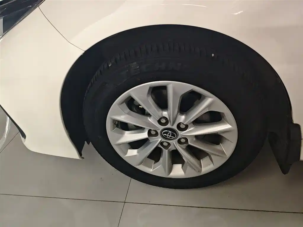Toyota Corolla 2021 Hybrid 1.8L E-CVT Elite Edition фото 23