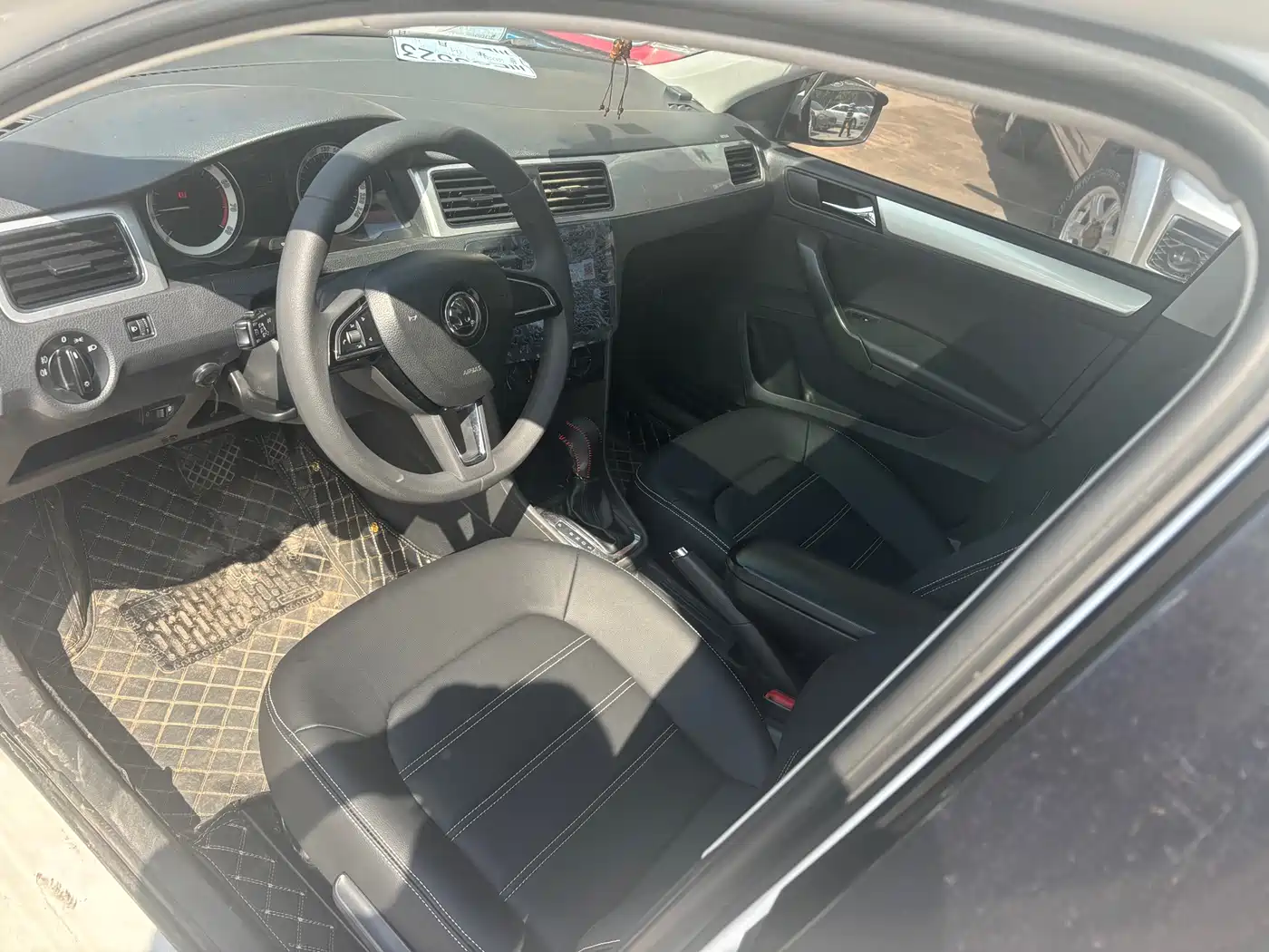 Škoda Rapid 2018 1.6L Automatic Comfort Edition фото 3