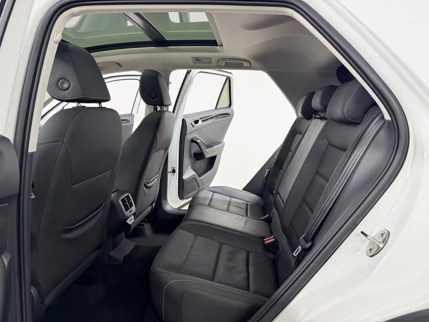 VOLKSWAGEN T ROC EXPLORING SONGS