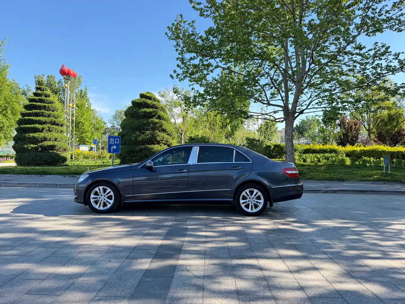 Mercedes-Benz E-Class 2010 E 300 L Fashion фото 8