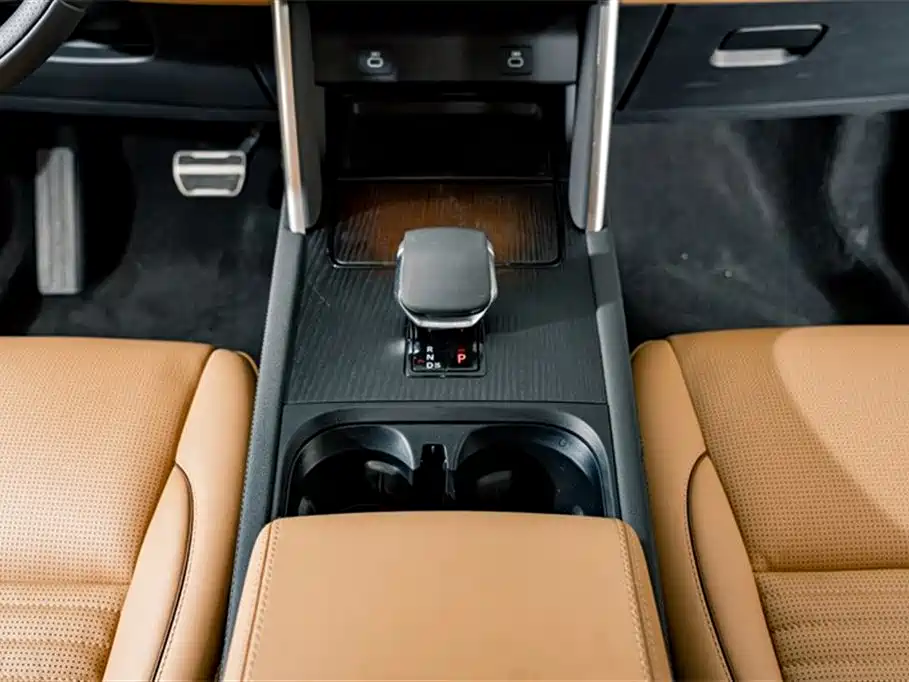 Land Rover Discovery Sport 2024 Luxury Custom Edition фото 14