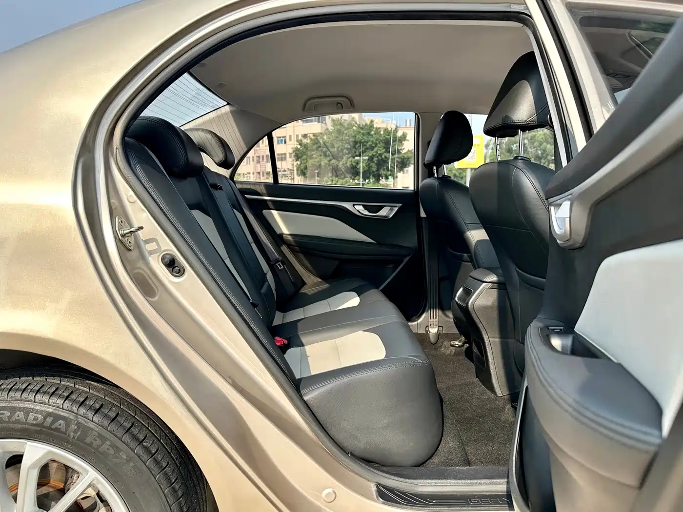 Photo 18 - Geely Vision