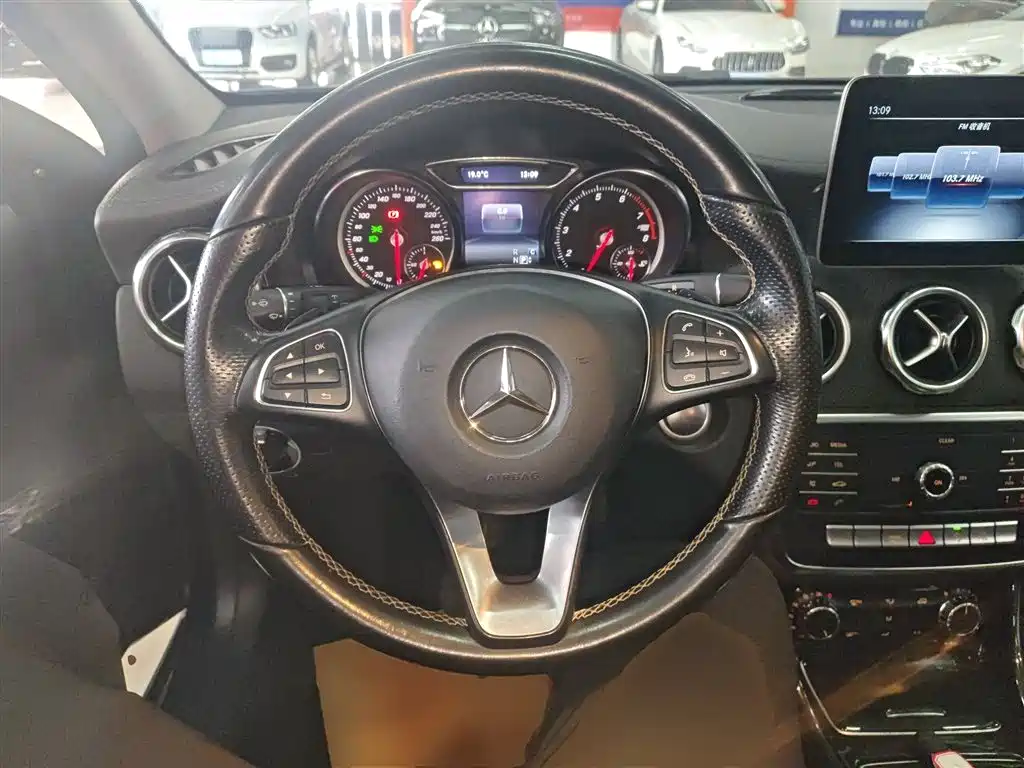 Mercedes-Benz GLA 2018 GLA 200 Fashion фото 11
