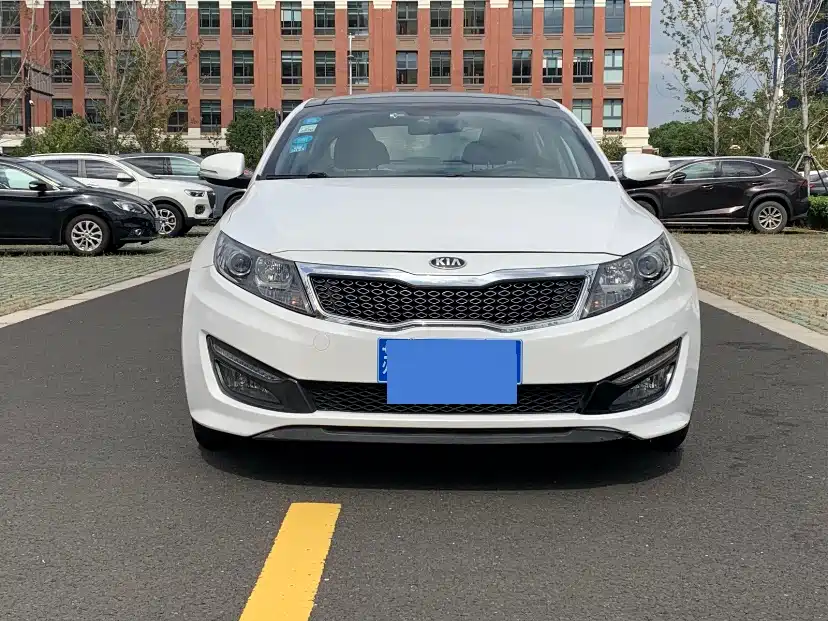 Kia K5 2012 2.0L Automatic DLX-2 фото 2