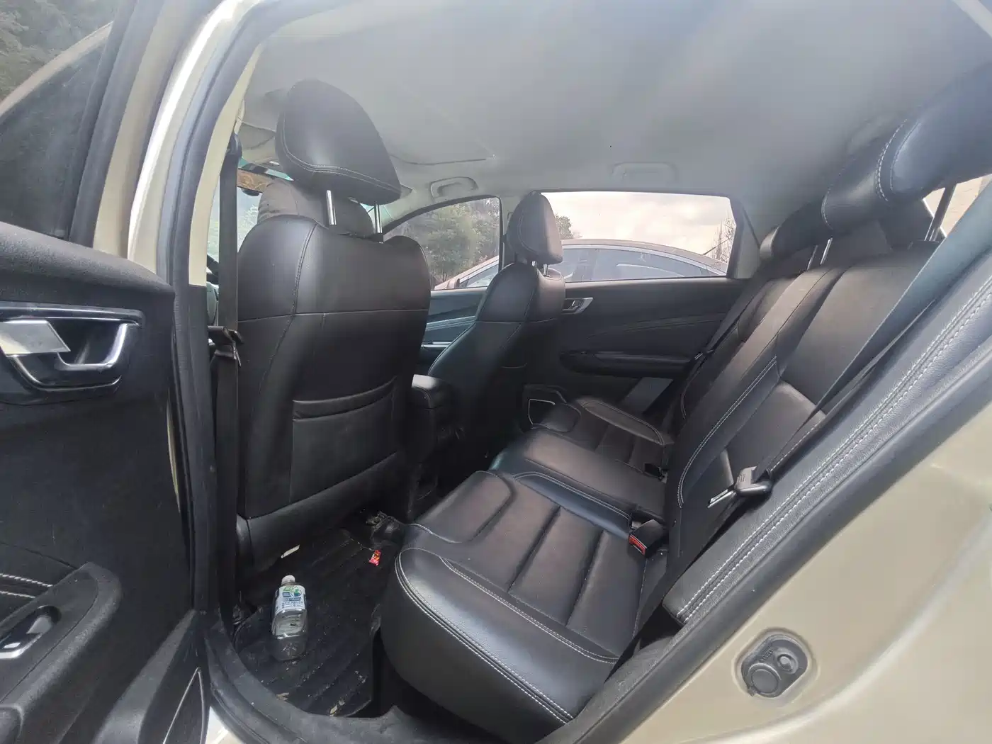 Фото 8 - Geely Vision X3