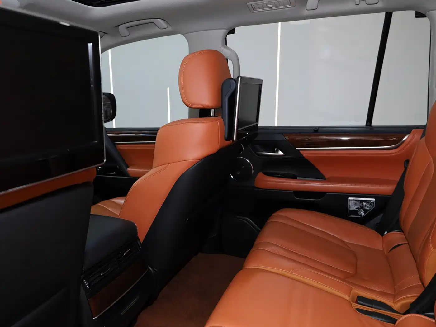 Lexus LX 2016 570 Dynamic Luxury Edition фото 16